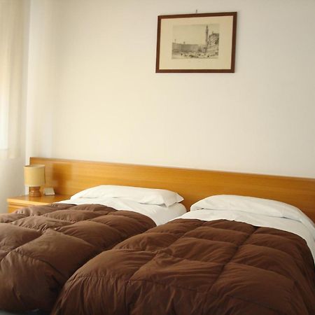 Albergo La Sfinge คิอูซี ภายนอก รูปภาพ