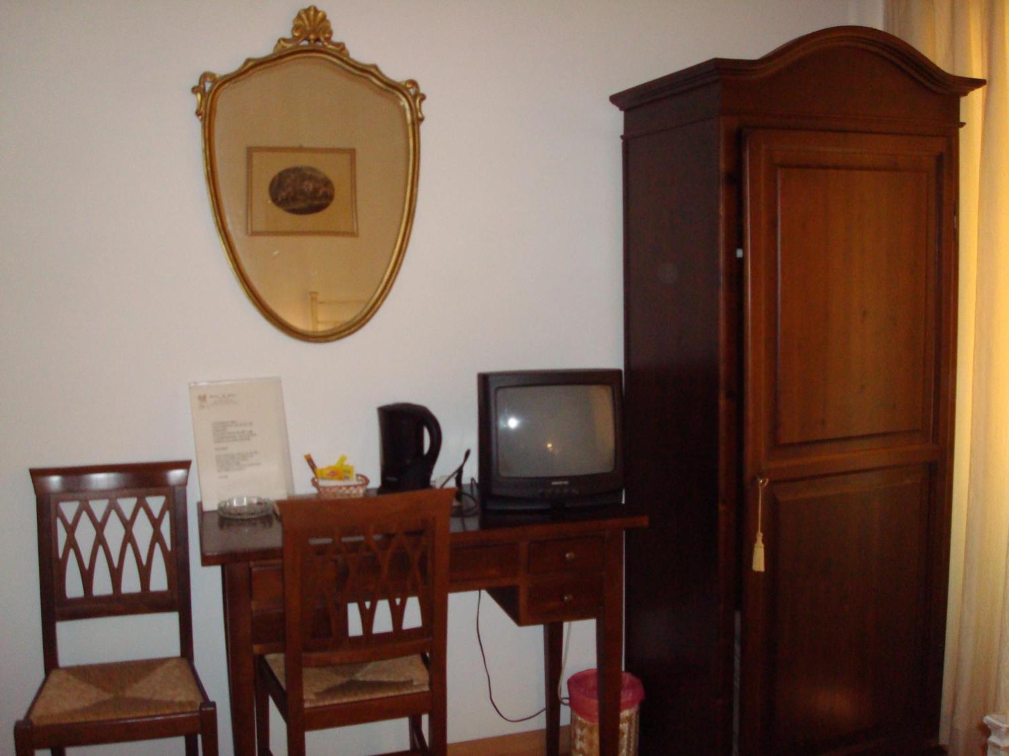 Albergo La Sfinge คิอูซี ภายนอก รูปภาพ