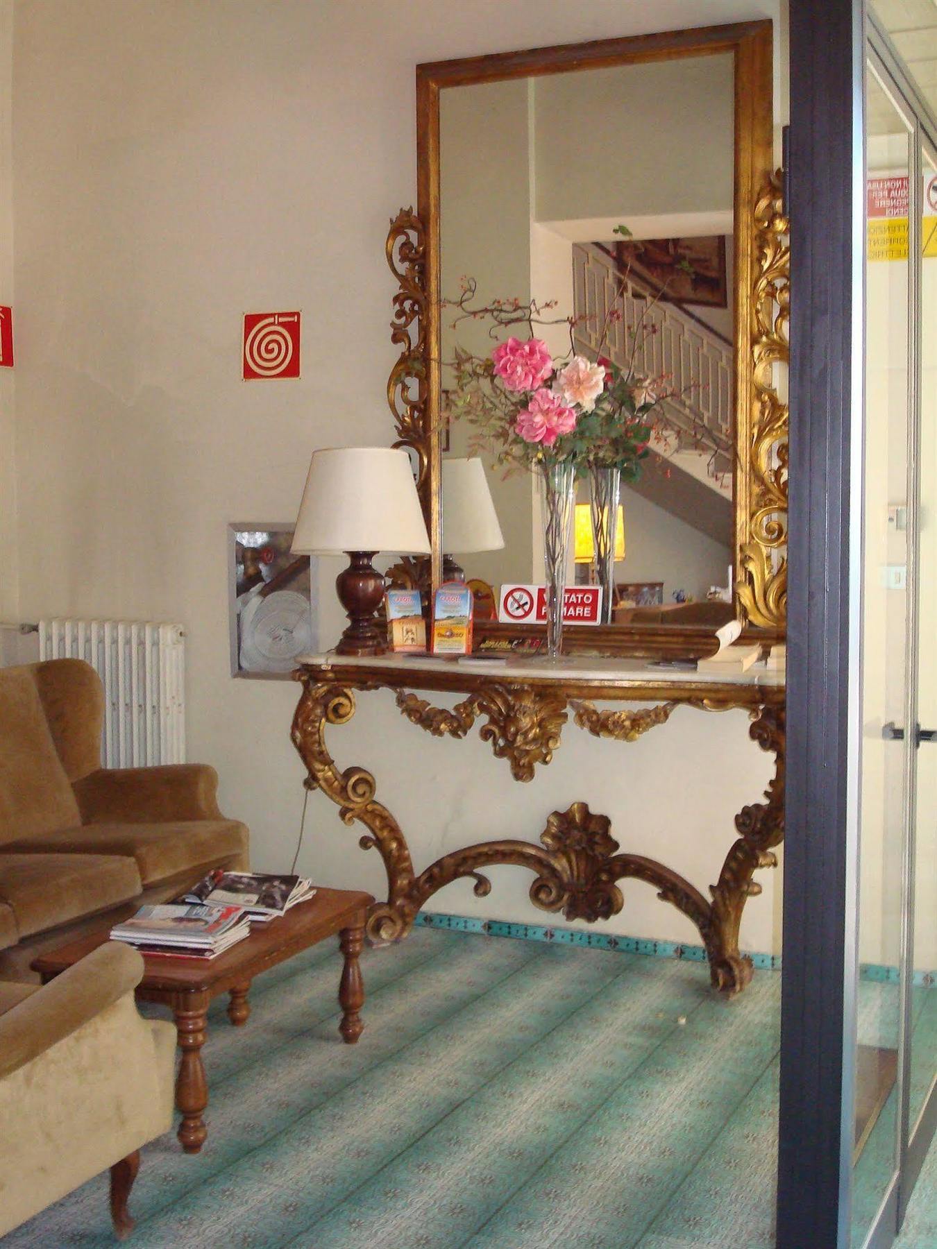 Albergo La Sfinge คิอูซี ภายนอก รูปภาพ