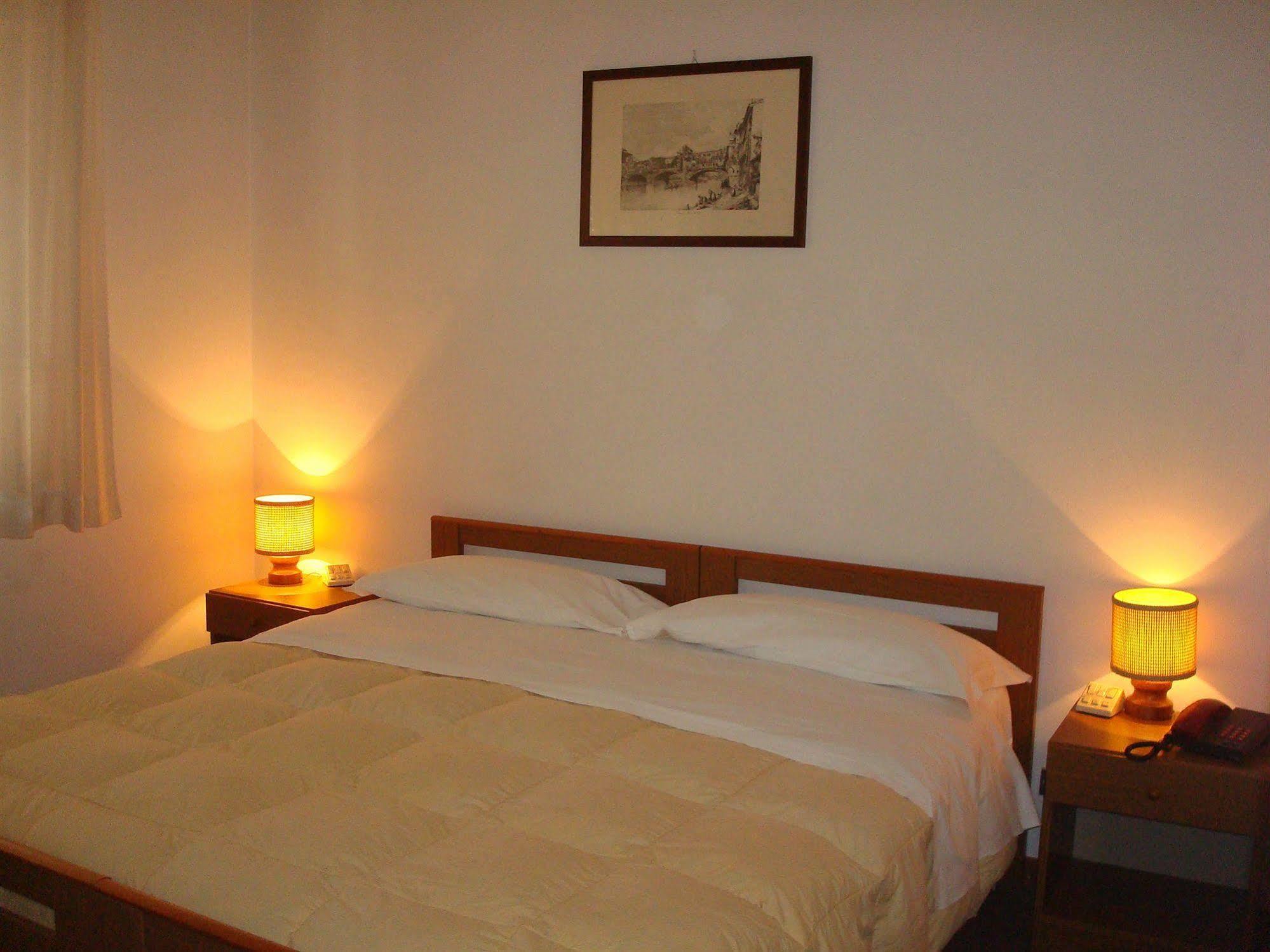 Albergo La Sfinge คิอูซี ภายนอก รูปภาพ